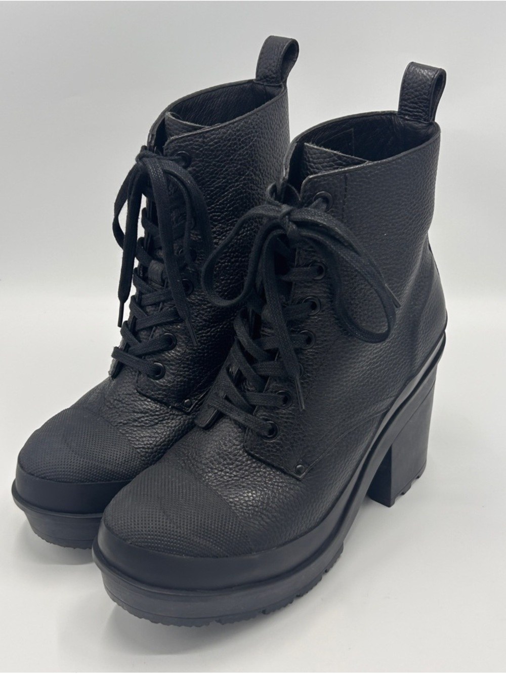 Hunter Pebbled Leather Women’s Lace up Boots, size 8, Excellent Condition